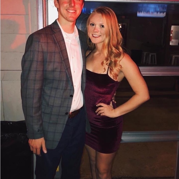 Lulus Maroon velvet dress - size M - Picture 4 of 4